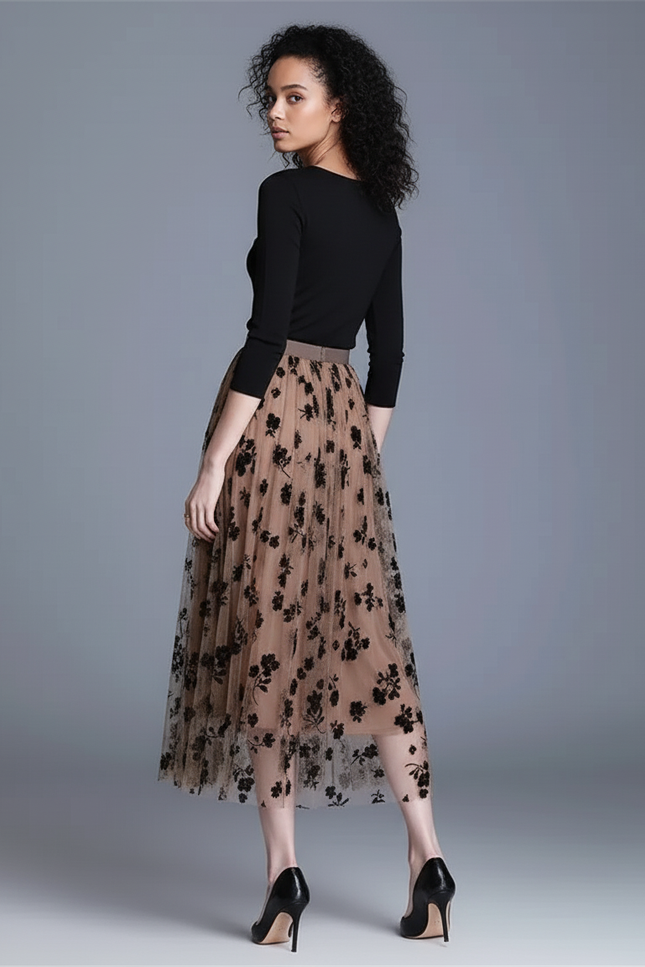 Jupe Patineuse Beige Fleuri Élégante